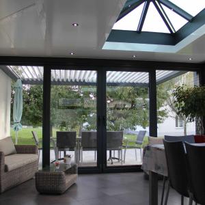 Veranda Verandome, toiture plate, design et esthetique