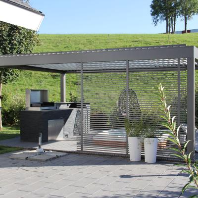 Pergola bio-climatique Biossun avec brise-vue